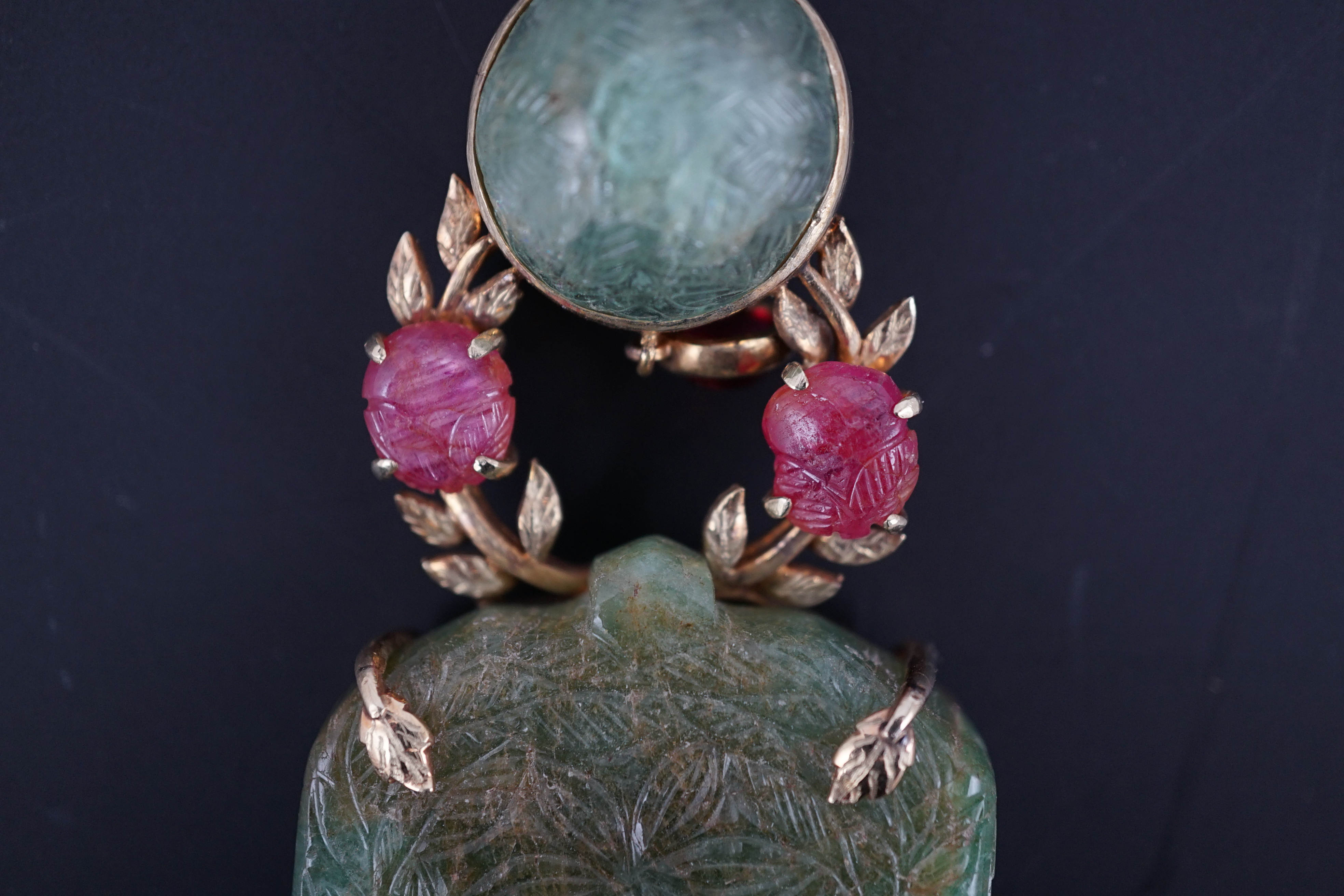 A Mughal style 14k gold mounted green and rose quartz set drop pendant